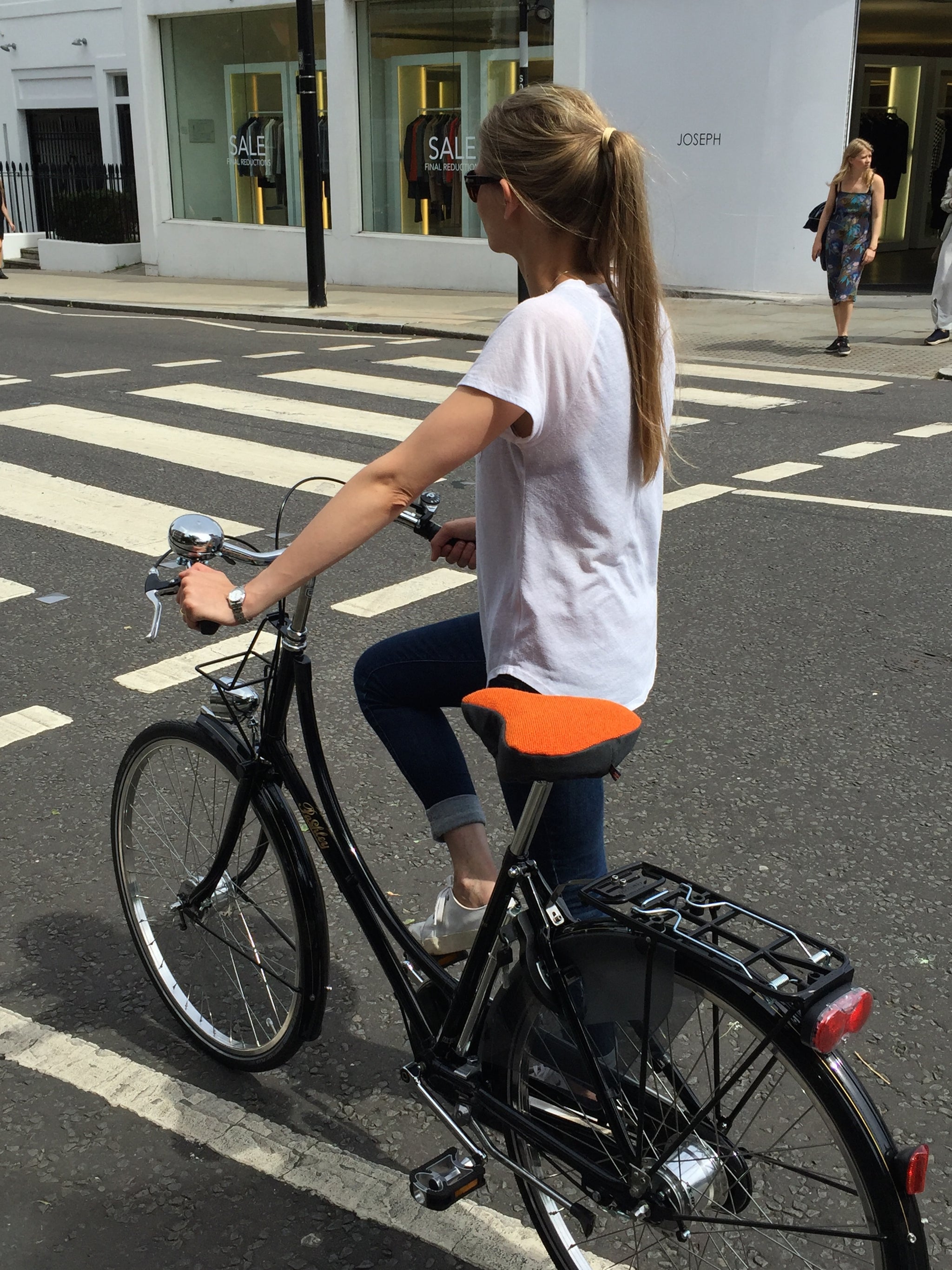 Pirate Flag Skull Bike Seat Cover - Waterproof Padded Bicycle Saddle Cover With Drawstring, Fits Most Mountain/Road/City Bikes