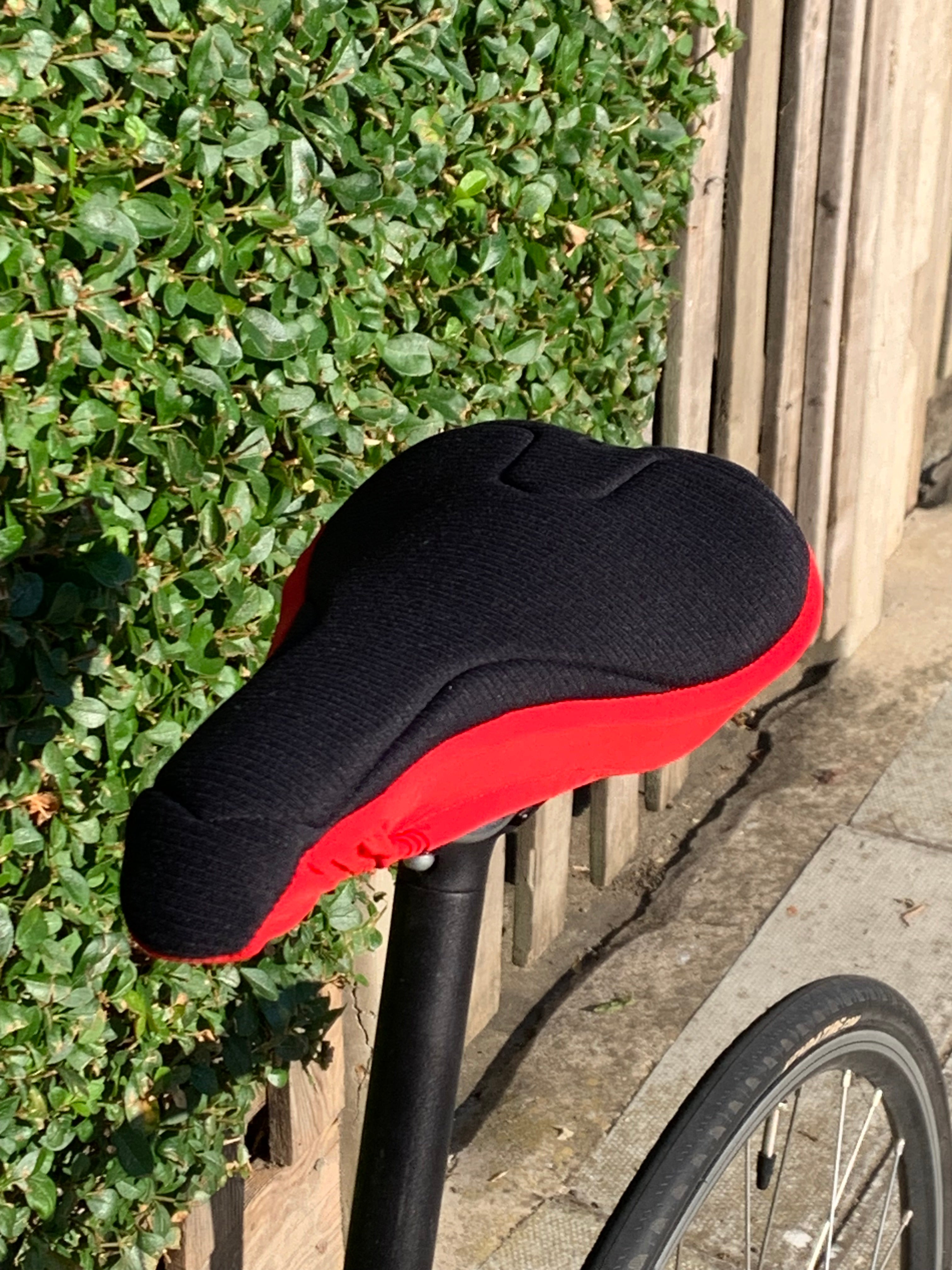 padded-black-and red bike-seat-cover-for-road-bike