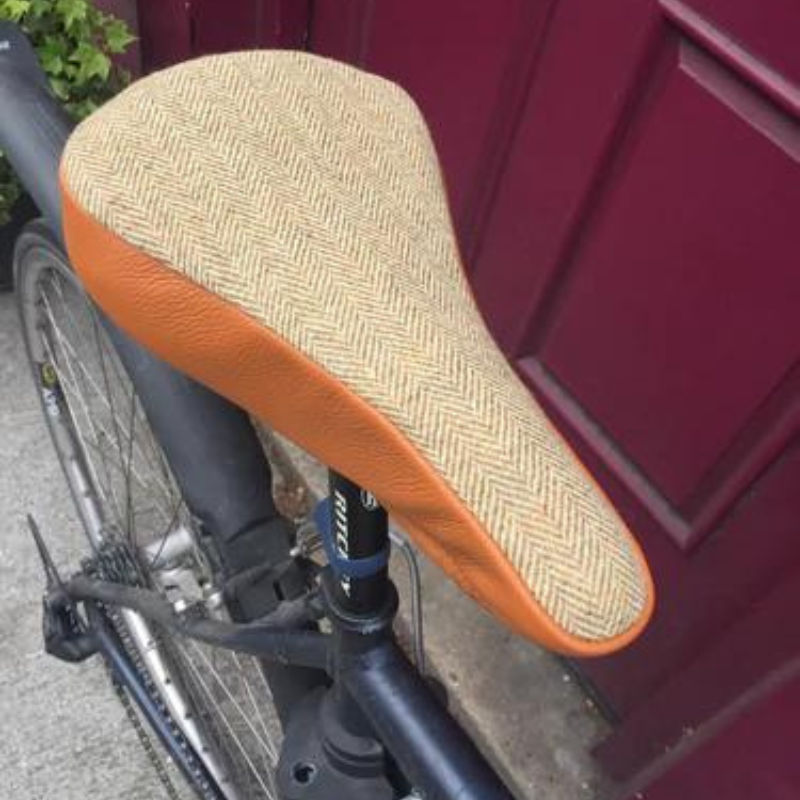 Tweed saddle cover collection
